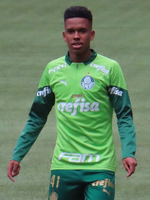 Estêvão Willian playing for Palmeiras