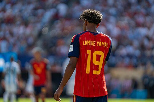 Lamine Yamal playing for Spain